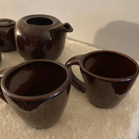 Retro Essex Brown Ceramic Coffee/Tea Pot w/Creamer, Sugar Bowl w/Lid + (2) Cups - Picture 4 of 6